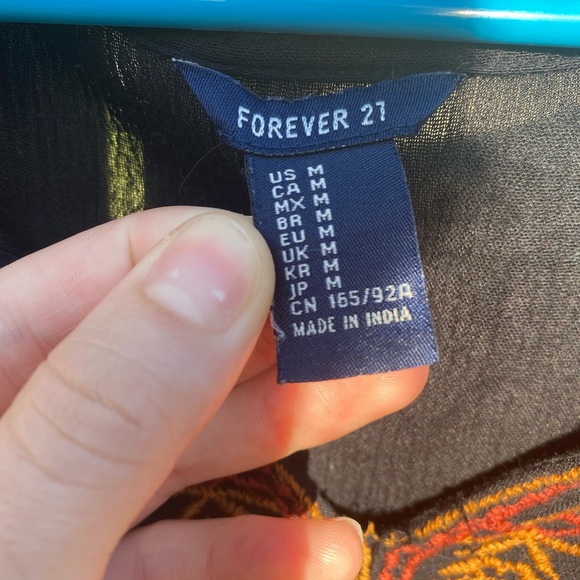 Fun Flowy pattern tee - Picture 2 of 3